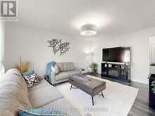 330 CHERYL MEWS BOULEVARD | Newmarket Ontario | Slide Image Seventeen