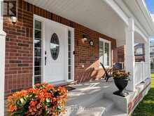 330 CHERYL MEWS BOULEVARD | Newmarket Ontario | Slide Image Five
