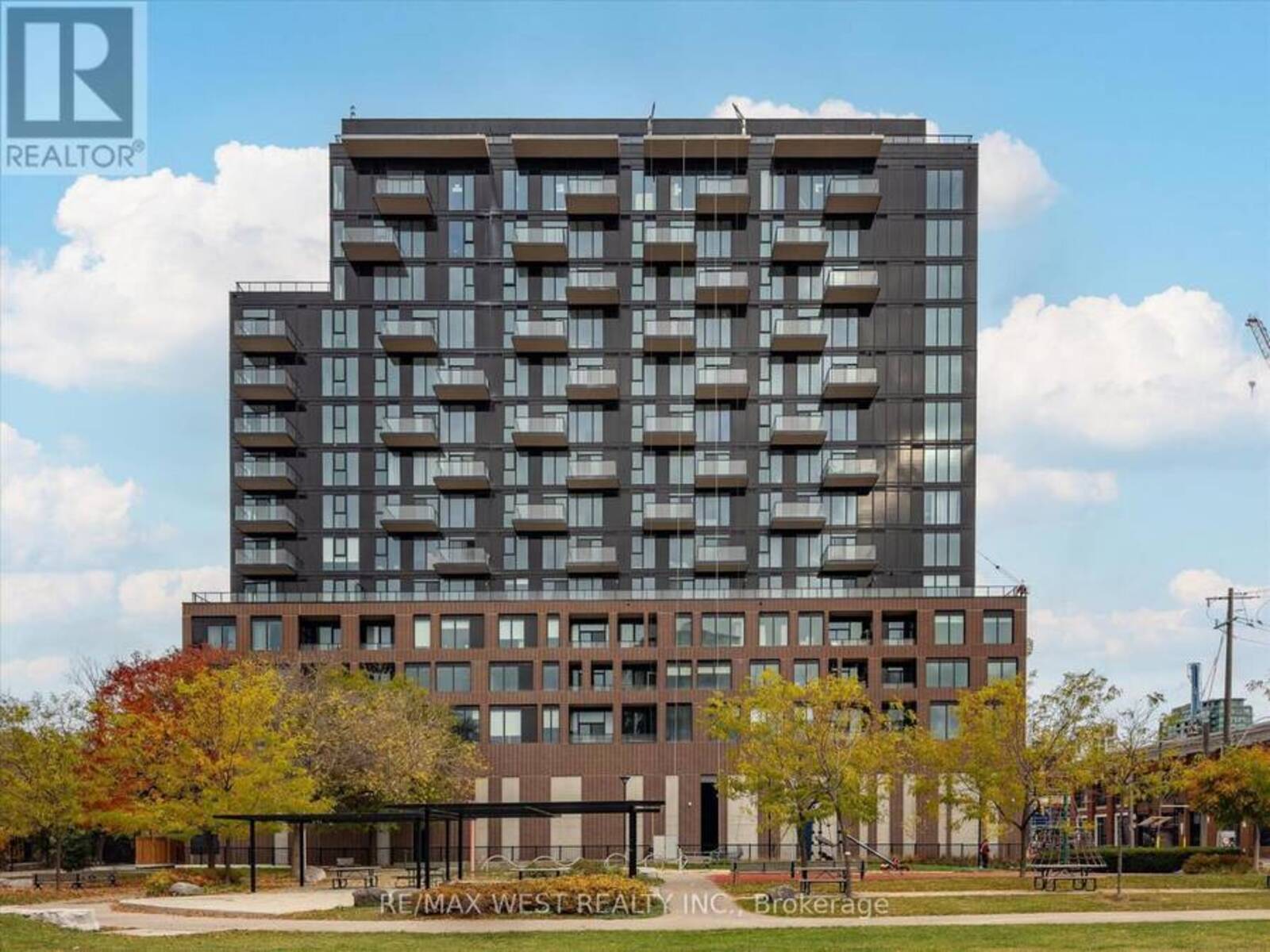 819 - 270 DUFFERIN STREET, Toronto, Ontario M6K 0H8