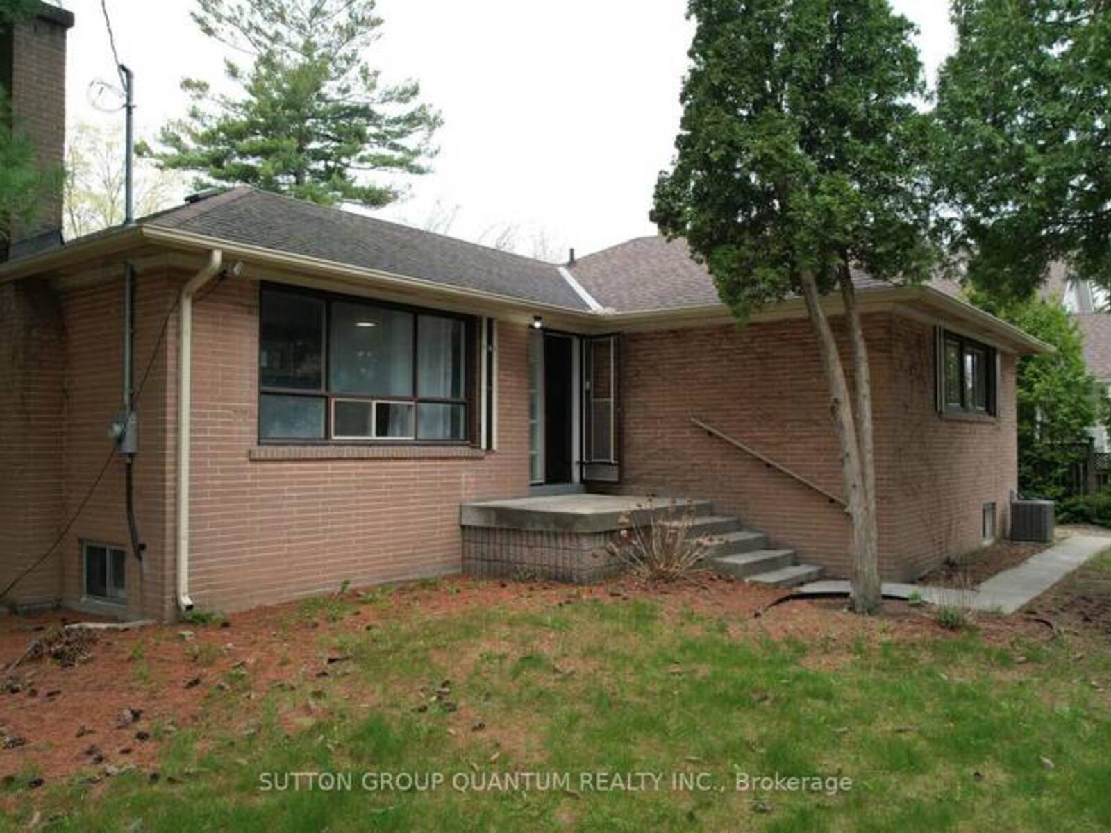 394 MAPLEHURST AVENUE, Oakville, Ontario L6L 4Y6