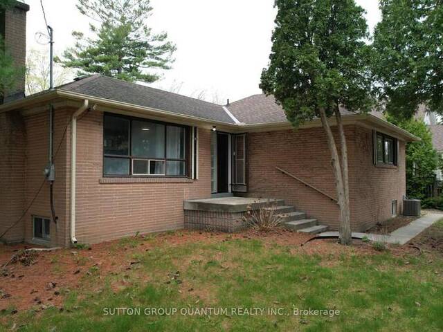 394 MAPLEHURST AVENUE Oakville Ontario, L6L 4Y6 - Property For Sale