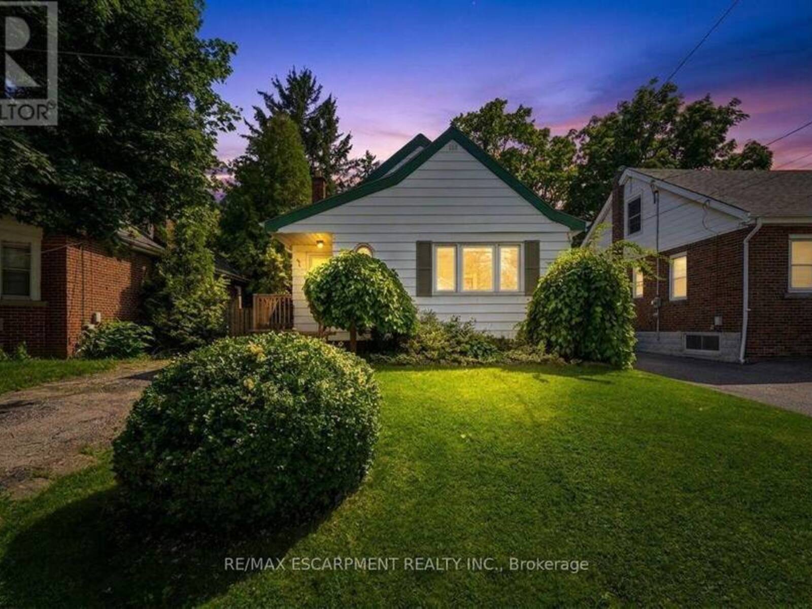 61 GLENMOUNT AVENUE, Hamilton, Ontario L8S 2L3