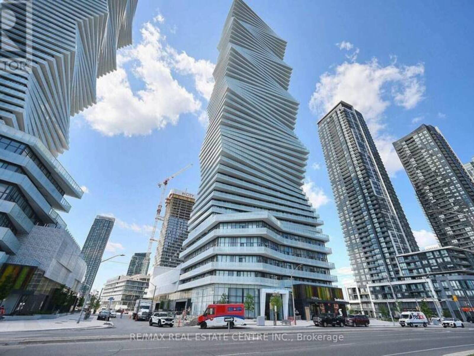 5707 - 3900 CONFEDERATION PARKWAY, Mississauga, Ontario L5B 0M3