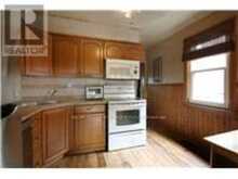 35 BARONS AVENUE S | Hamilton Ontario | Slide Image Eight