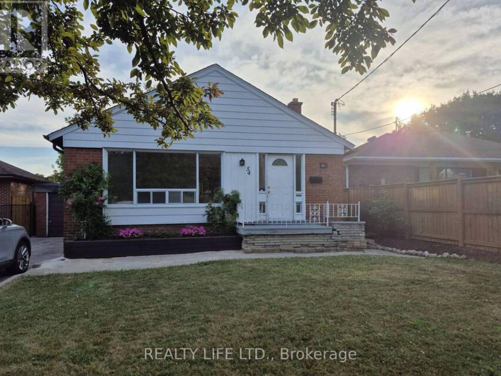54 GARSIDE CRESCENT, Toronto, Ontario M6M 2Z6