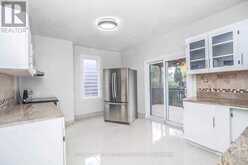 116 BEACH ROAD | Hamilton Ontario | Slide Image Thirteen