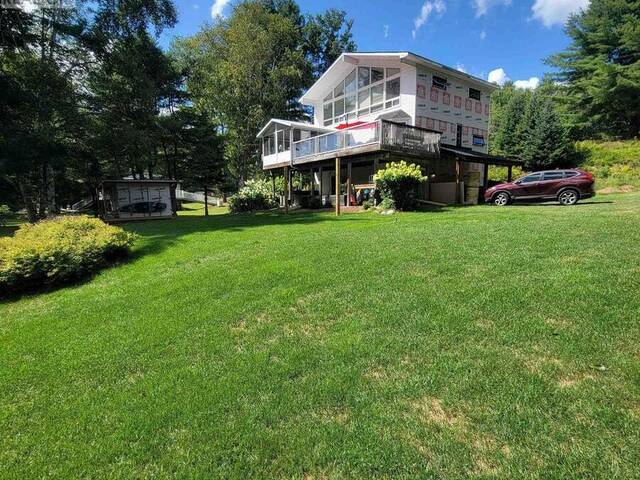 279 SEELY'S ROAD Huntsville Ontario, P1H 2J3 - 4 Bedrooms Waterfront Home For sale