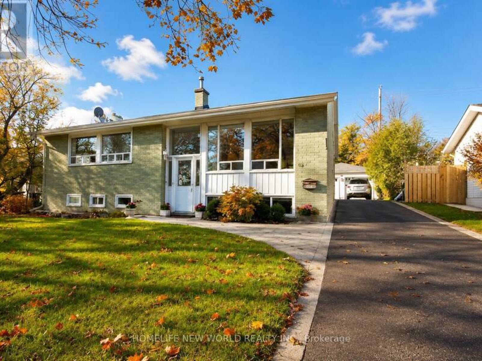 54 SOUTHWELL DRIVE, Toronto, Ontario M3B 2N9