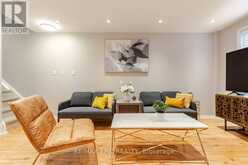 732 - 75 WELDRICK ROAD E | Richmond Hill Ontario | Slide Image One