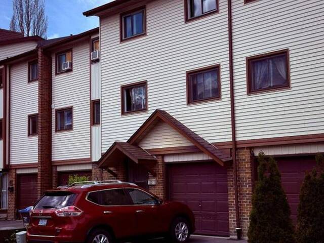 25 MCCALLUM COURT Brampton Ontario, L6W 3M4 - 4 Bedrooms Condo For Sale