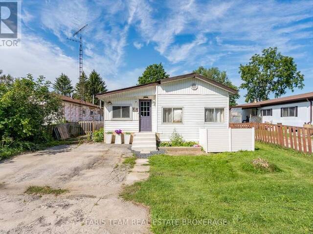 12 CENTRE PARK ROAD Angus Ontario, L0M 1B1 - 2 Bedrooms Home For Sale