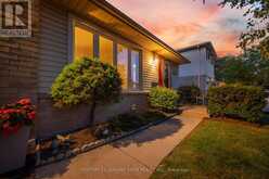3245 LANSDOWN DRIVE | Burlington Ontario | Slide Image Three