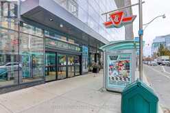 4310 - 488 UNIVERSITY AVENUE | Toronto Ontario | Slide Image Three