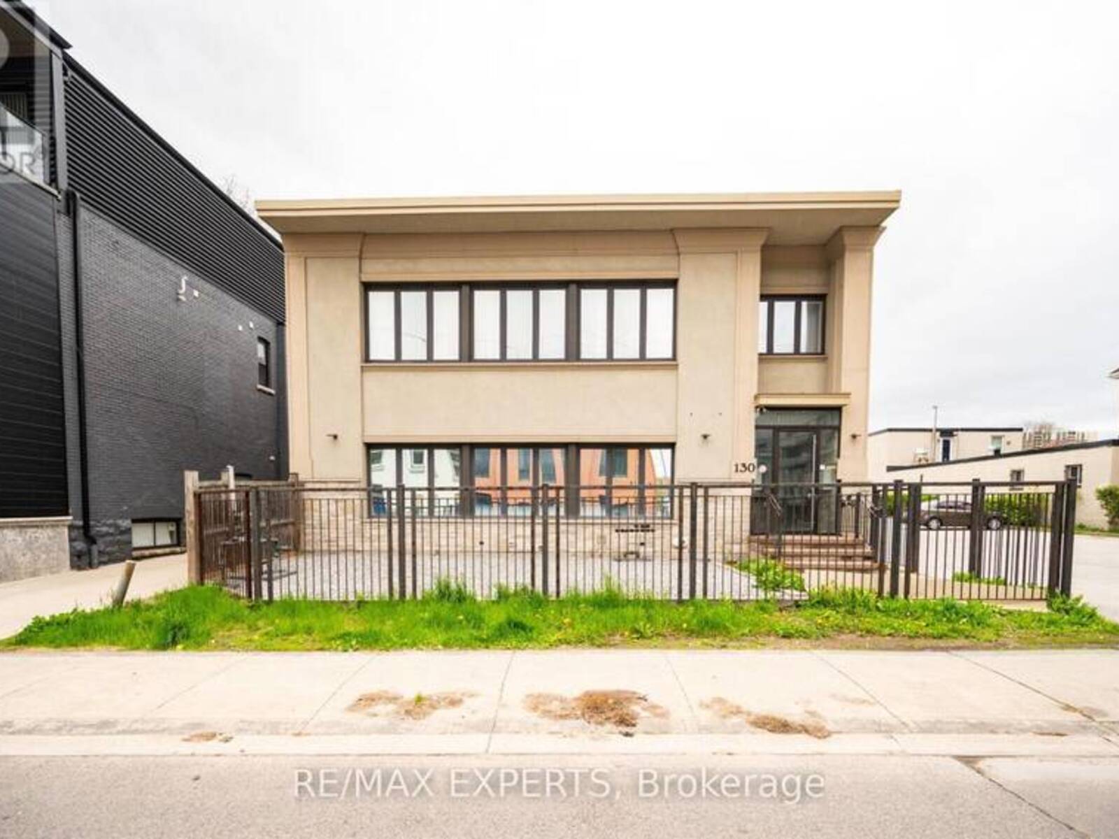 203 - 130 WELLINGTON STREET N, Hamilton, Ontario L8R 1N3
