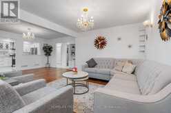 55 ATTRIDGE DRIVE | Aurora Ontario | Slide Image Five