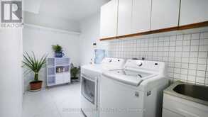 55 ATTRIDGE DRIVE | Aurora Ontario | Slide Image Eight