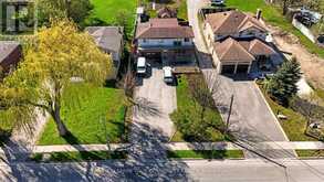 197 DOUGLAS ROAD | Richmond Hill Ontario | Slide Image Three