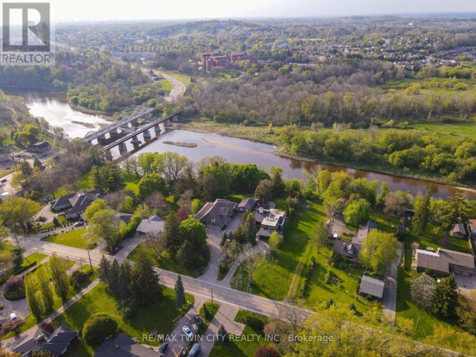 138 RIVERBANK DRIVE, Cambridge, Ontario N3H 4R6