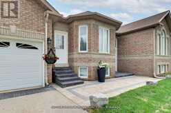 11 CLUB COURT | Wasaga Beach Ontario | Slide Image Three