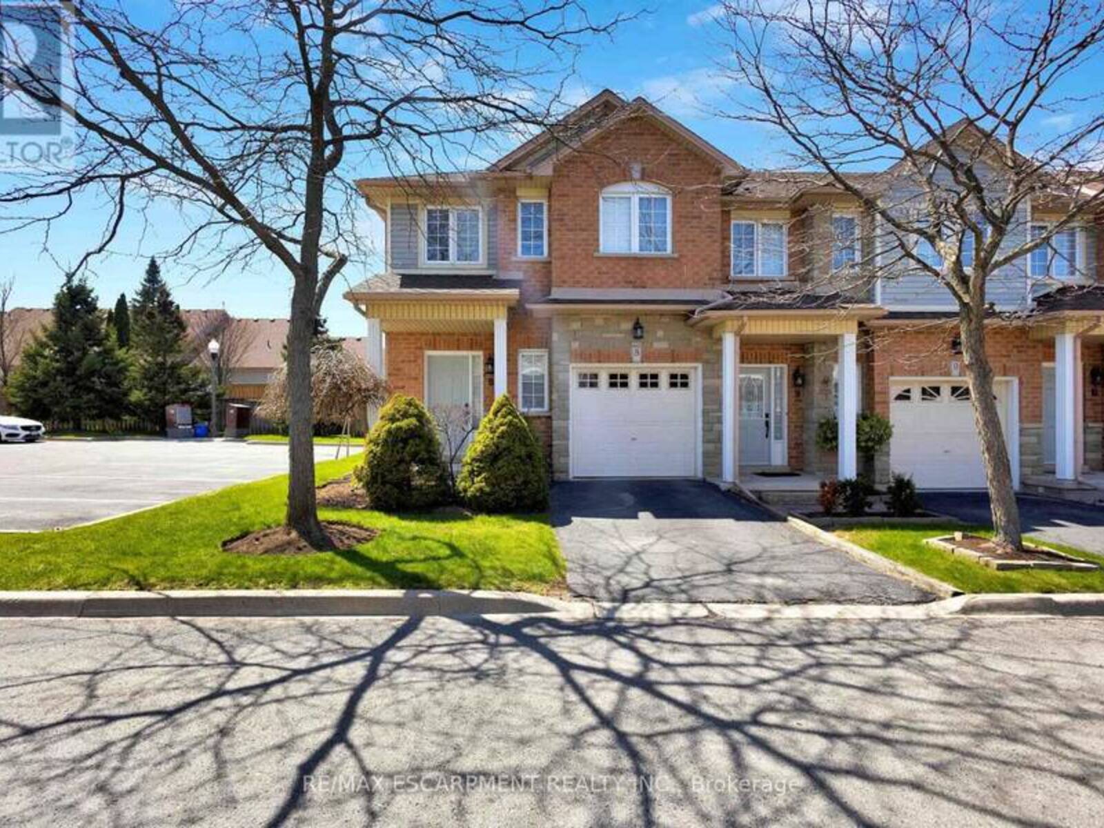 8 - 232 STONEHENGE DRIVE, Ancaster, Ontario L9K 1R5