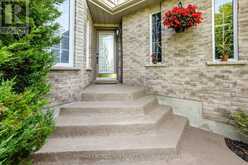 5 KELSEY CRESCENT | Barrie Ontario | Slide Image Three