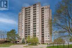 708 - 975 WARWICK COURT | Burlington Ontario | Slide Image Three