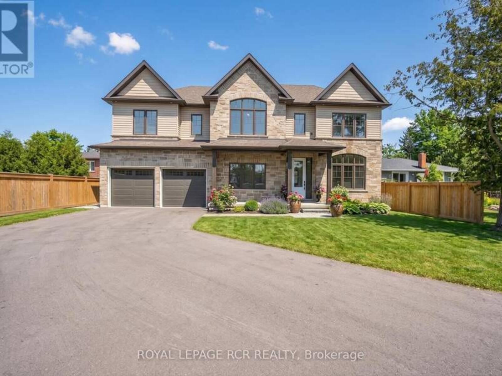 28 ST. GEORGE STREET, Georgina, Ontario L0E 1L0