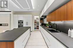 2075 SHAWANAGA TRAIL | Mississauga Ontario | Slide Image Fifteen
