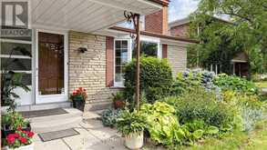 3 LEESWOOD CRESCENT E | Toronto Ontario | Slide Image Three