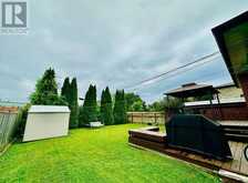 22 BERAN DRIVE | Toronto Ontario | Slide Image Twelve