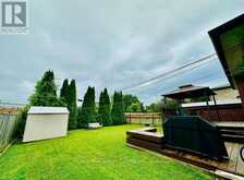 22 BERAN DRIVE | Toronto Ontario | Slide Image Thirteen