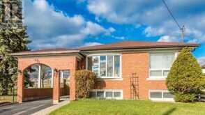 22 BERAN DRIVE | Toronto Ontario | Slide Image One