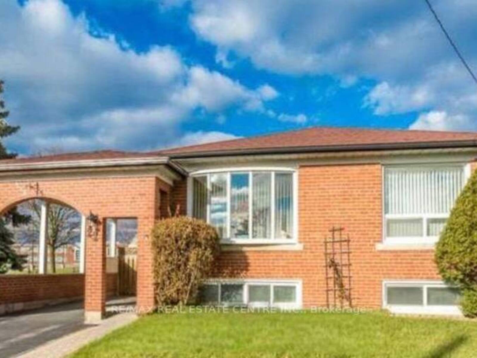 22 BERAN DRIVE, Toronto, Ontario M1G 1G1