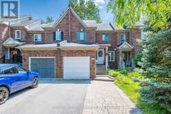 22 OCTOBER LANE | Aurora Ontario | Slide Image One