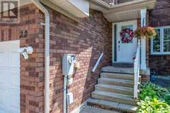22 OCTOBER LANE | Aurora Ontario | Slide Image Two