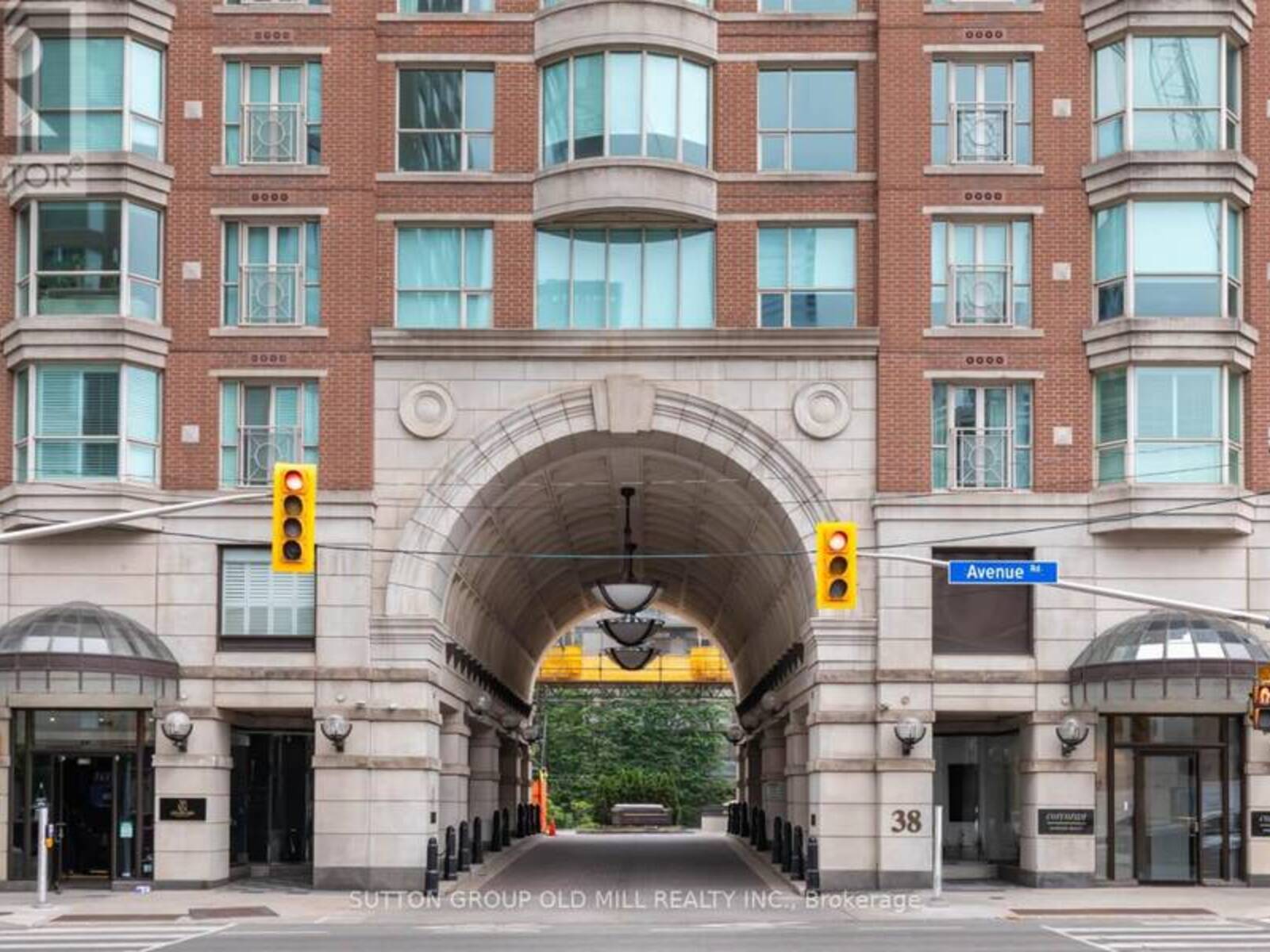 700 - 38 AVENUE ROAD, Toronto, Ontario M5R 2G2