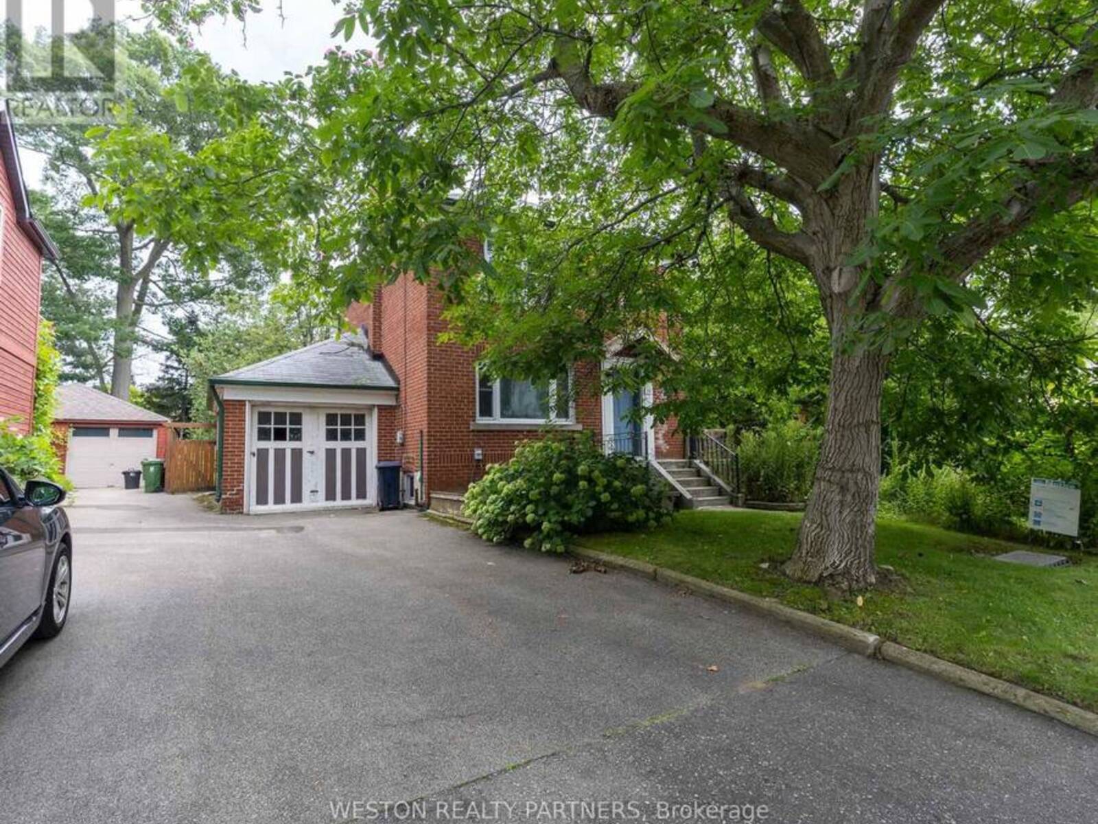 11 THIRTY-SIXTH STREET, Toronto, Ontario M8W 3K8