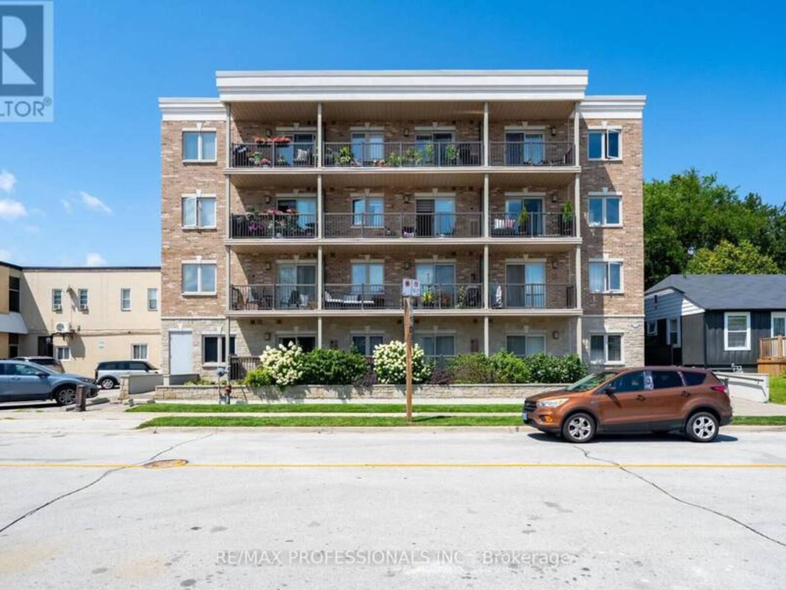 405 - 73 WASHINGTON AVENUE, Oakville, Ontario L6K 1W5