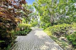27 WALNUT GLEN PLACE | Markham Ontario | Slide Image Two
