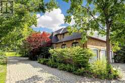 27 WALNUT GLEN PLACE | Markham Ontario | Slide Image Three