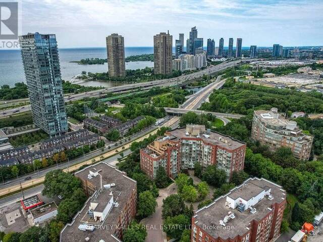 521 - 20 SOUTHPORT STREET Toronto Ontario, M6S 4Y8 - 2 Bedrooms Waterfront Condo For Sale