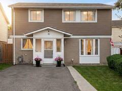 10 HARDCASTLE COURT Brampton Ontario, L6S 2B3