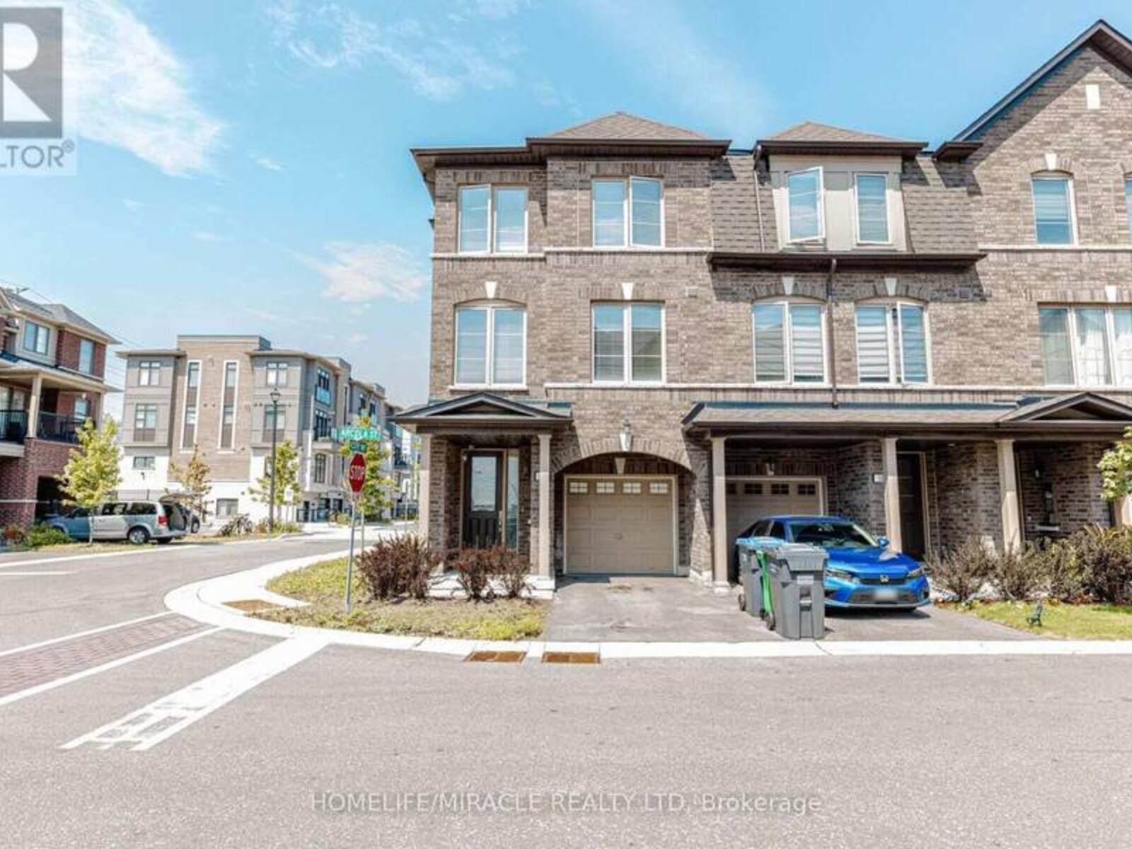 32 ARCOLA STREET, Brampton, Ontario L6P 4N7