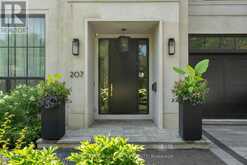 207 STRATHALLAN BOULEVARD | Toronto Ontario | Slide Image Four