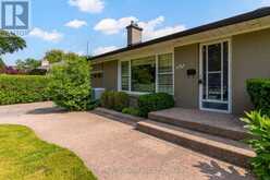 383 MAPLEHURST AVENUE | Oakville Ontario | Slide Image Five