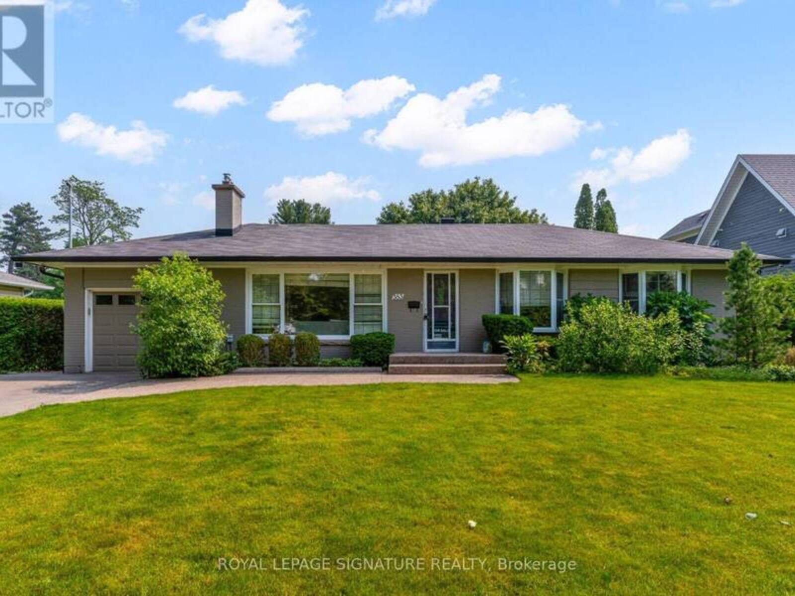 383 MAPLEHURST AVENUE, Oakville, Ontario L6L 4Y3