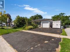 61 BERNICK DRIVE Barrie Ontario, L4M 5C1