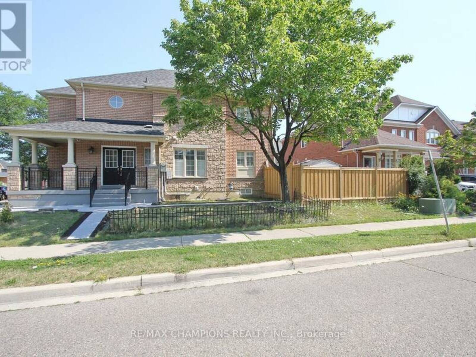 28 EGYPT DRIVE, Brampton, Ontario L6R 2W3