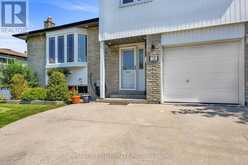 18 GREENBRIAR ROAD | Brampton Ontario | Slide Image Four
