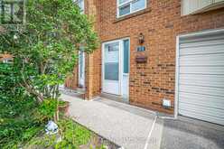 33 - 100 BRIDLETOWNE CIRCLE | Toronto Ontario | Slide Image Five